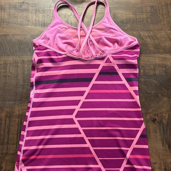 NWOT Nike workout top - Picture 2 of 4